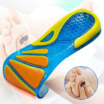 A lúdtalp egy olyan állapot, amelyben a láb boltozata lelapul vagy összeomlik. Ez az állapot nemcsak esztétikailag problémás lehet, hanem különböző fájdalmakat és kellemetlenségeket is okozhat, ahogy feljebb is írtuk. Az ortopéd talpbetétek azonban hatékony segítséget nyújthatnak a lúdtalp okozta fájdalmak kezelésében. Az alábbi sorokat olvasva közösen fogjuk megvizsgálni, hogy hogyan működnek ezek a talpbetétek és milyen előnyökkel járhatnak.