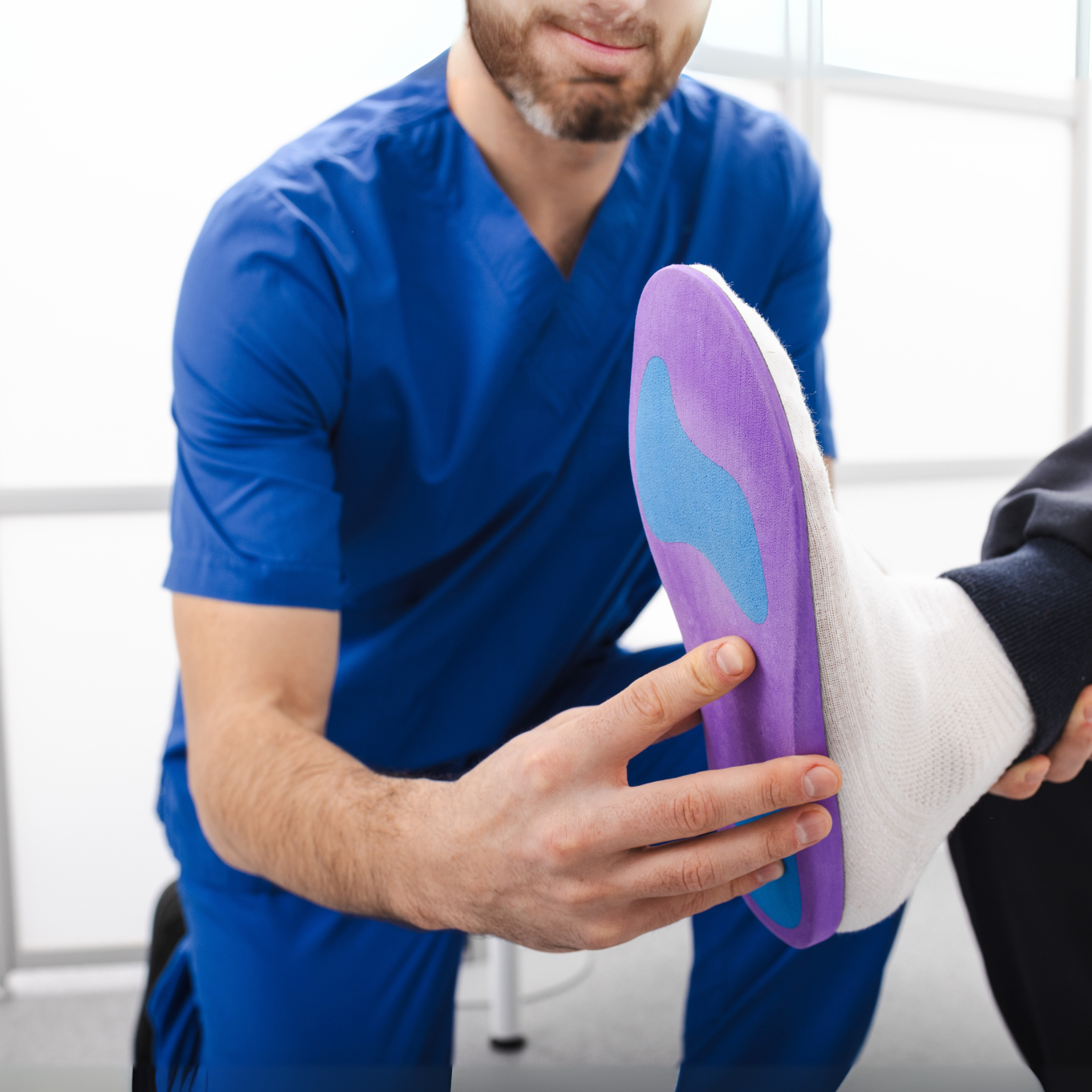 Egy ortoped szakorvos segit a megfelelo talpbetet kivalasztasaban es igazitasaban, hogy a legjobban hozhassa az elonyeit