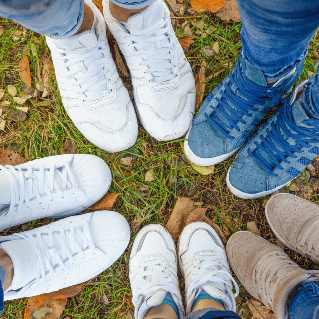 A rossz cipő következményei: mit okozhat a nem megfelelő lábtartás?